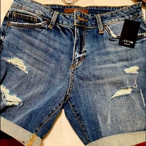 Joe’s boyfriend shorts size 28